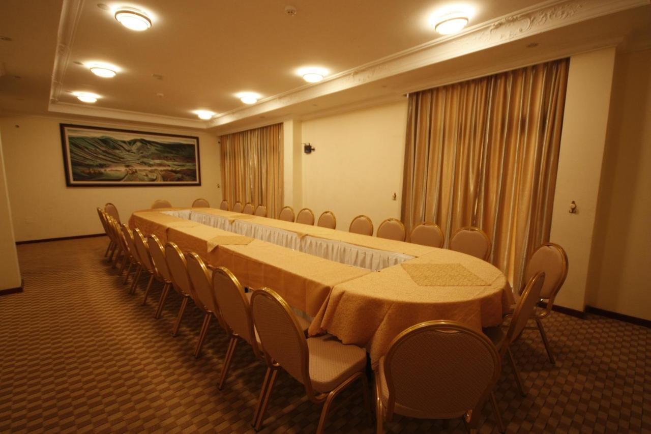 Caravan Hotel Addis Extérieur photo